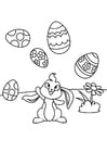 Il coniglietto di pasqua gioca con le uova di Pasqua