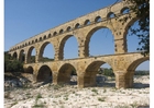 Foto acquadotto romano a Nimes, Francia