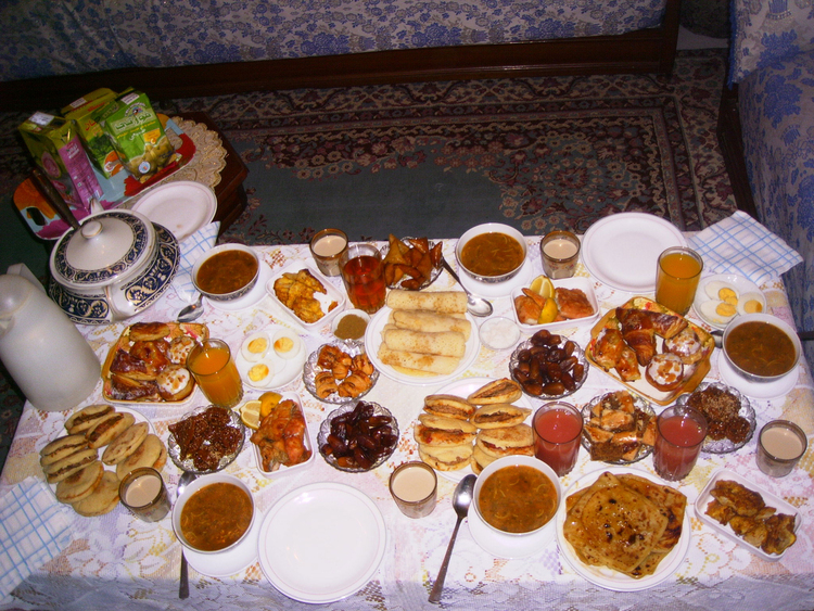 Foto pranzo tradizionale ramadan