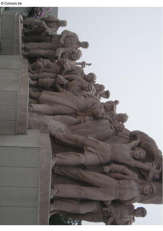 statua nella piazza di Tiananmen