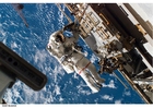 Foto astronauto presso la stazione spaziale