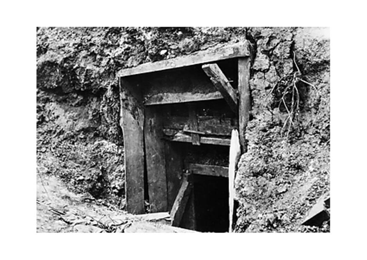 Foto entrata di un bunker tedesco