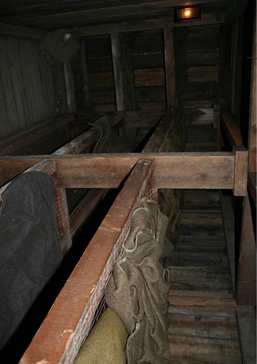 letti in bunker sotterraneo