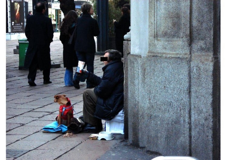 Foto mendicante a Milano