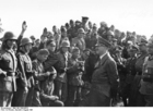 Foto oste - Hitler visita le sue truppe