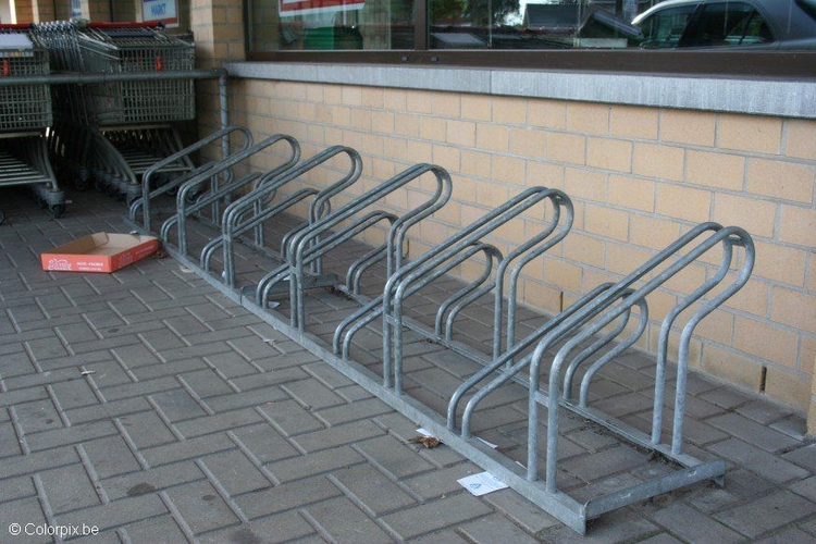 Foto parcheggio per biciclette