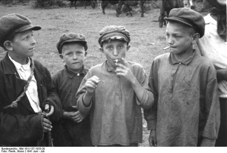 Foto Russia - fumatori bambini