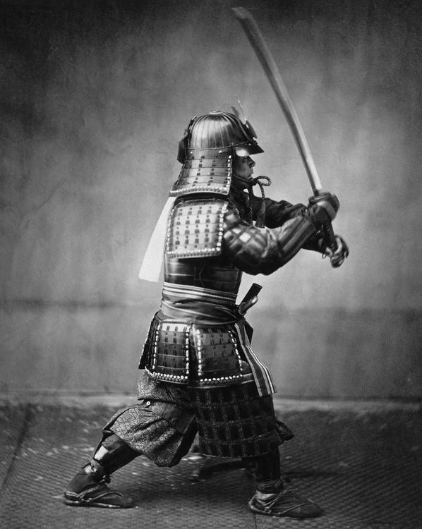 Samurai con spada