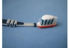 fotografia spazzolino con dentifricio