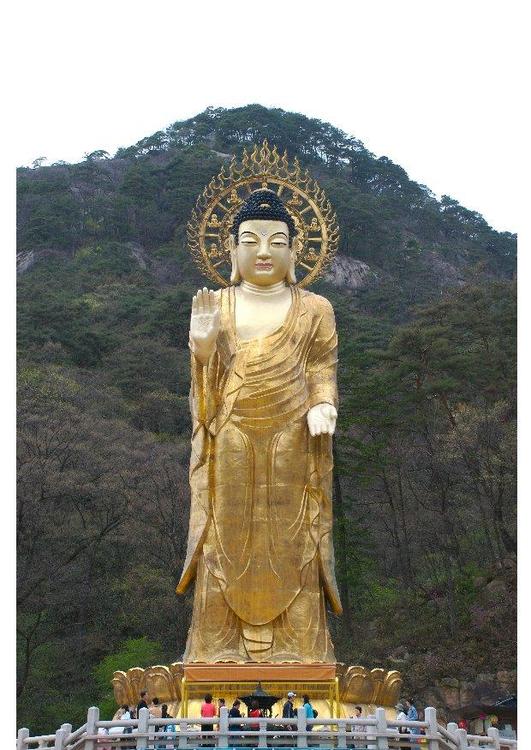 statua Maitreya in oro