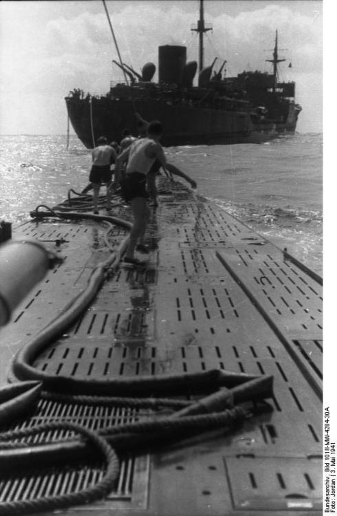 U-boot U107 con barca supporto
