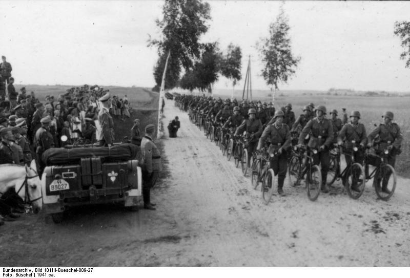 bueschel - himmler guarda le truppe Foto bueschel - himmler guarda le truppe