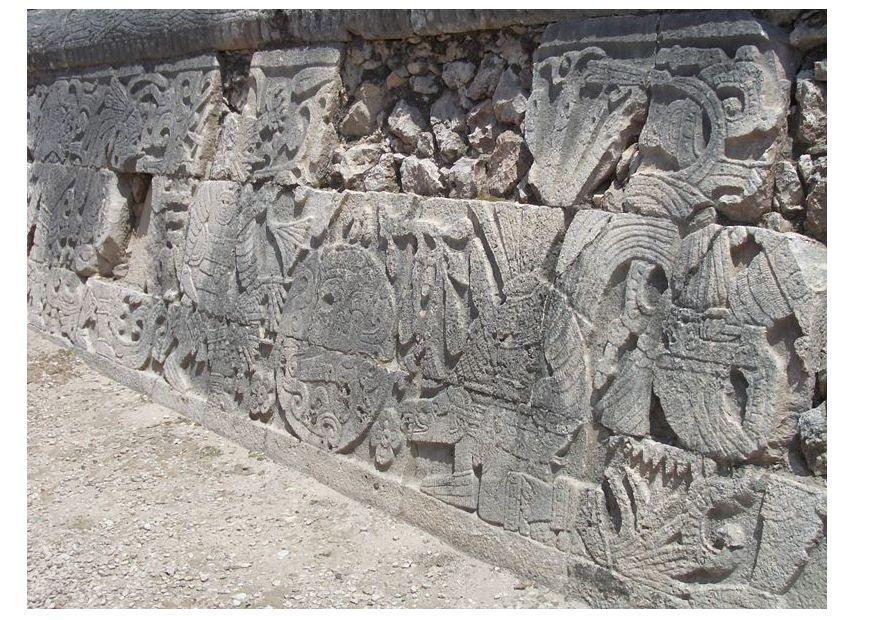 chichen itzA - il muro dello stadio Foto chichen itzA - il muro dello stadio