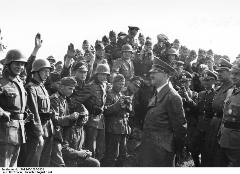Foto oste - hitler visita le sue truppe