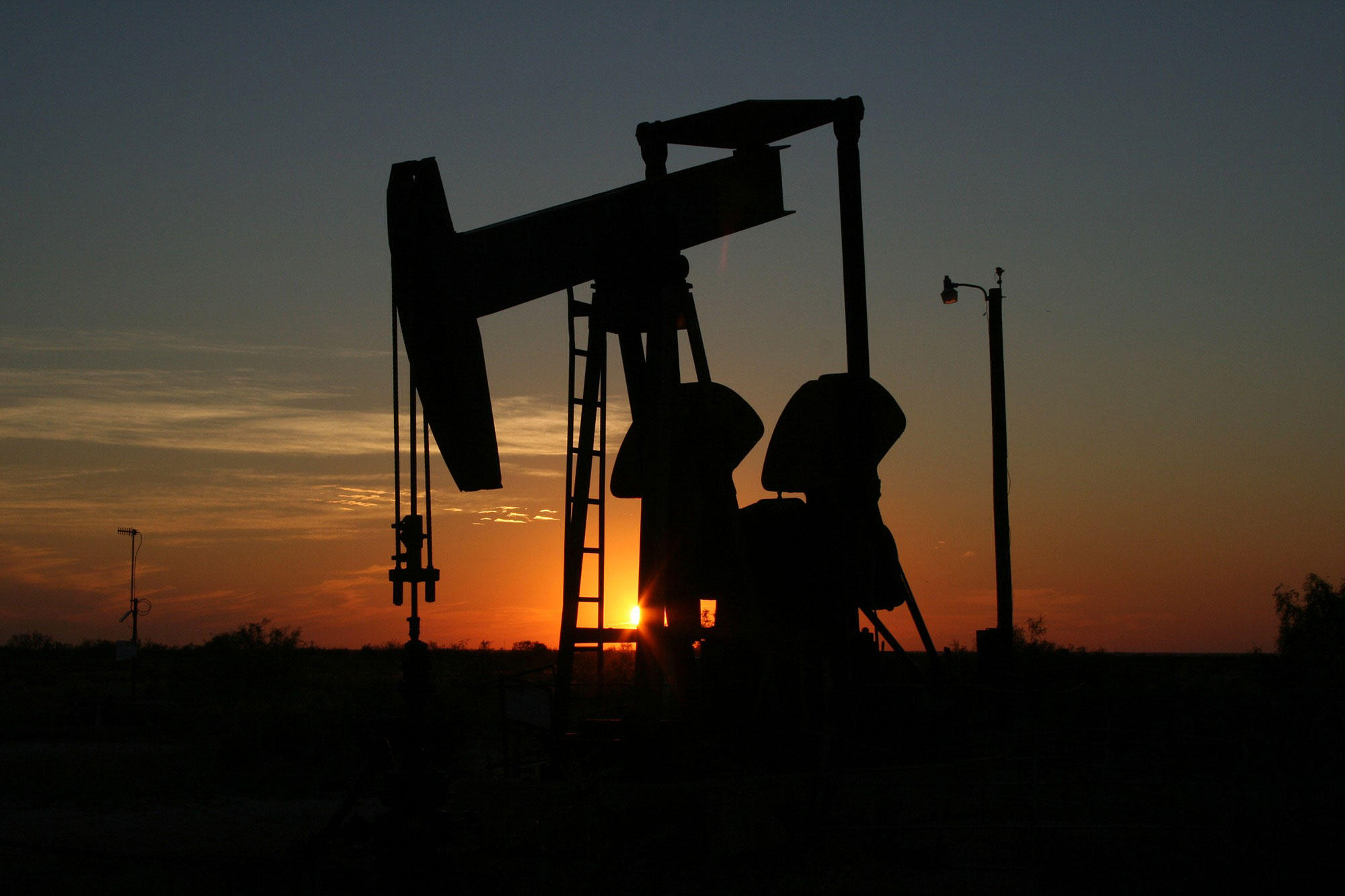 Foto pozzo di petrolio