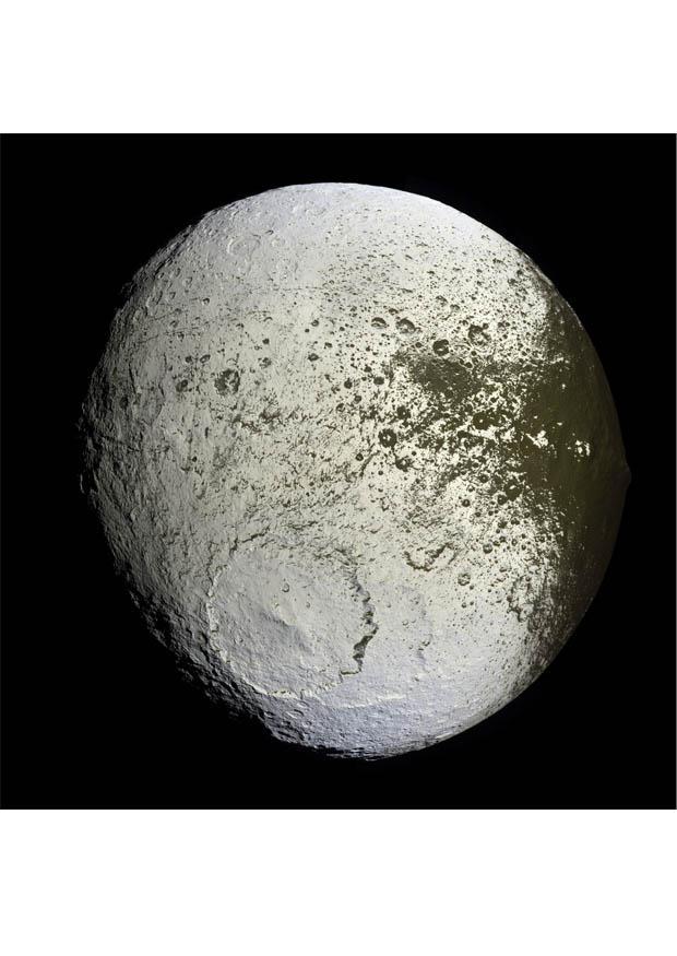iapetus, luna di saturno Foto iapetus, luna di saturno
