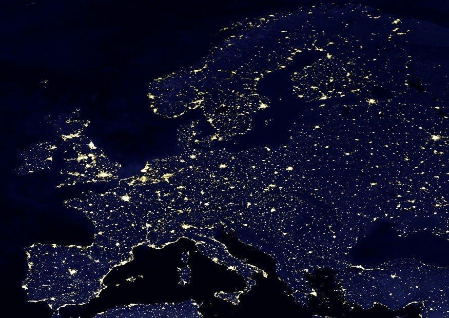 Foto la terra di notte - leuropa