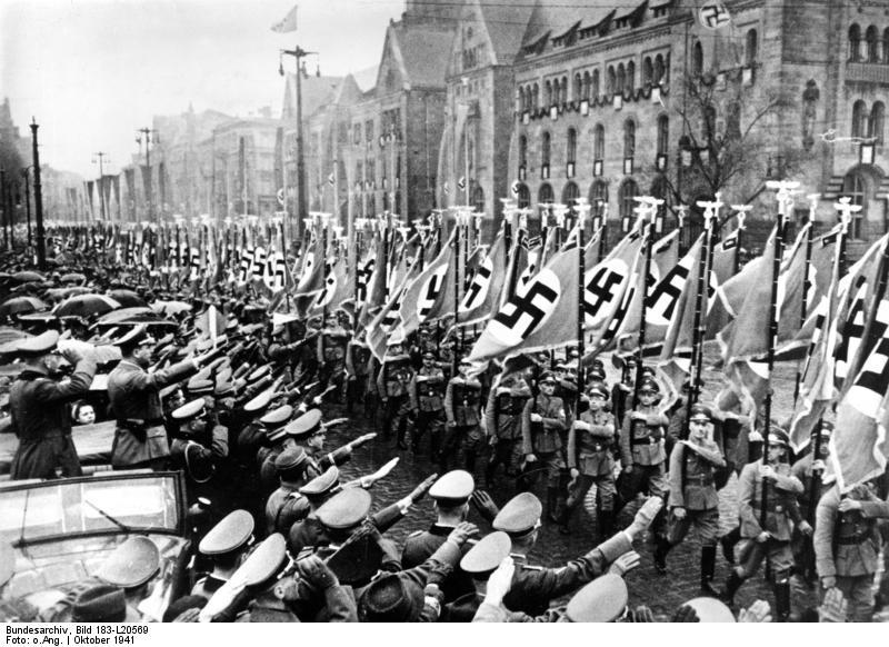 marcia dei nazisti Foto marcia dei nazisti