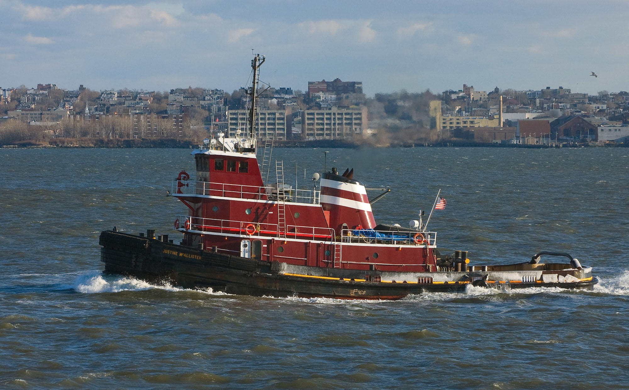 nave rimorchio nel porto di new york Foto nave rimorchio nel porto di new york
