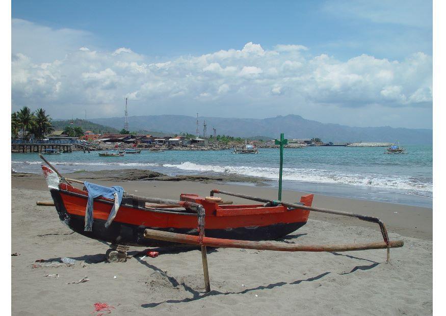 Foto piccola barca da pescatore, indonesia