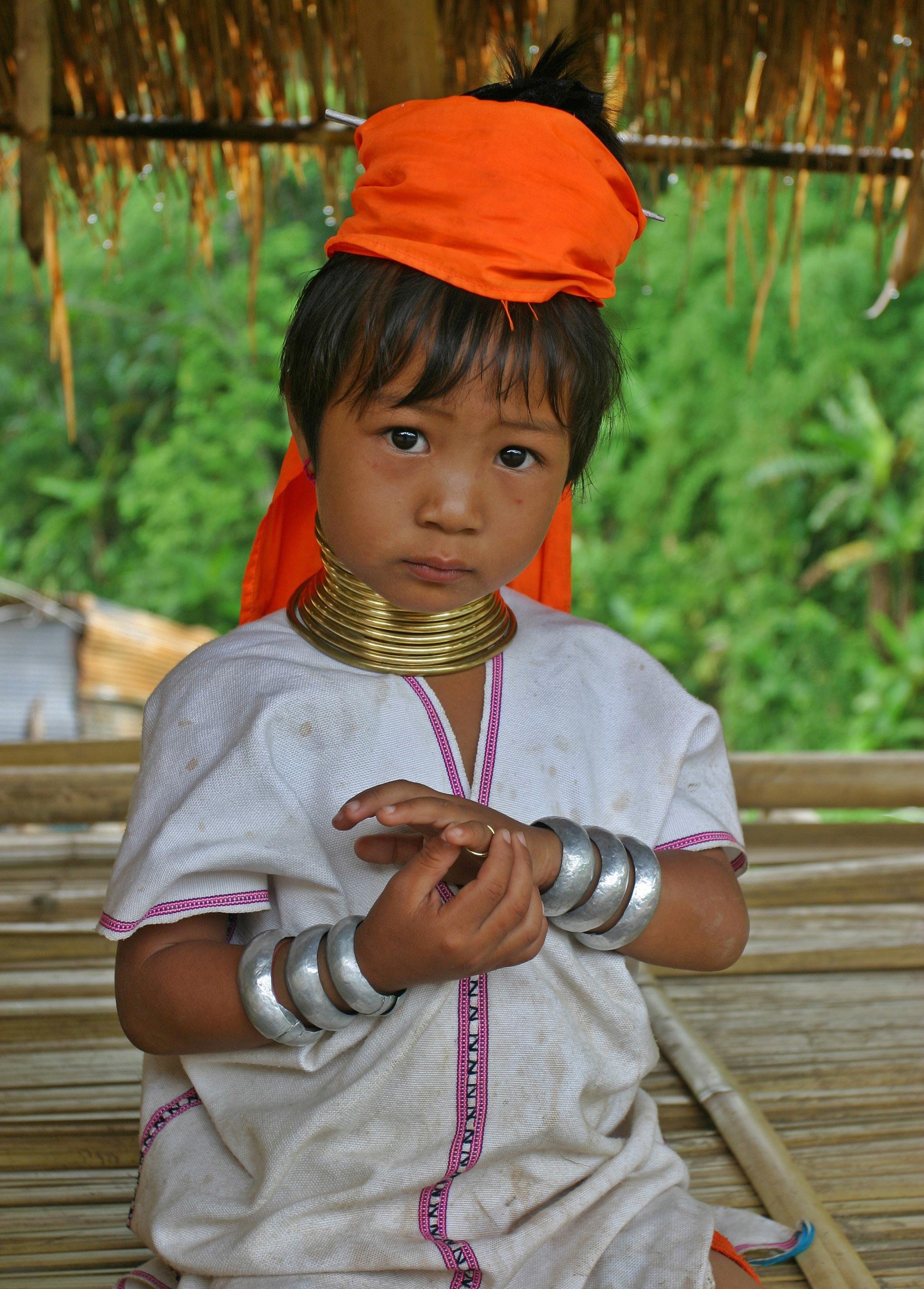 ragazzina padaung Foto ragazzina padaung