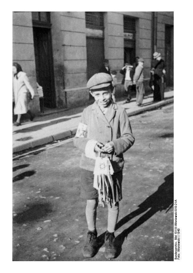 Foto ragazzo ebreo con braccialetto a radom, polonia