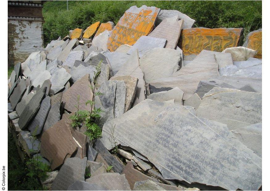 scritte sulla pietra Foto scritte sulla pietra