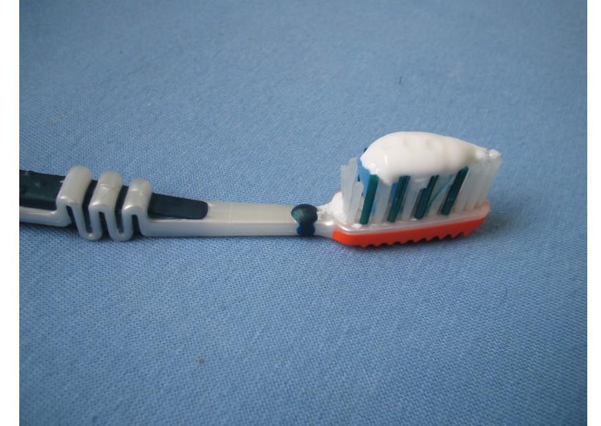 spazzolino con dentifricio Foto spazzolino con dentifricio